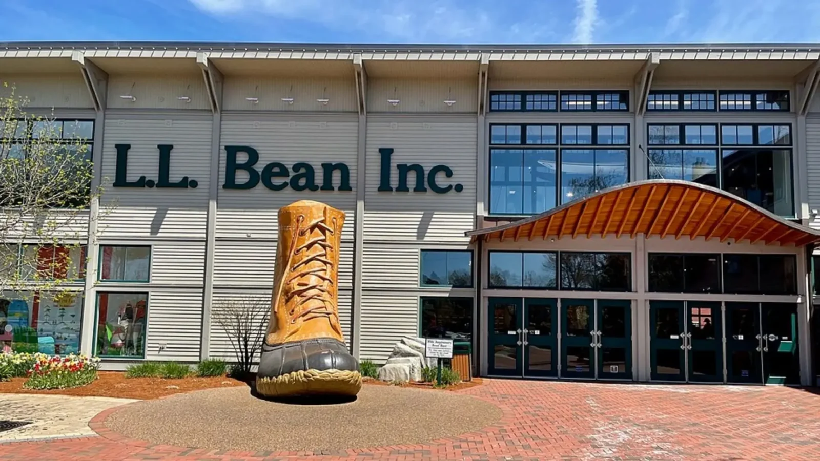 6. L.L. Bean Refunded 90 Leaky Boots And Still Built A Mail-Order Business