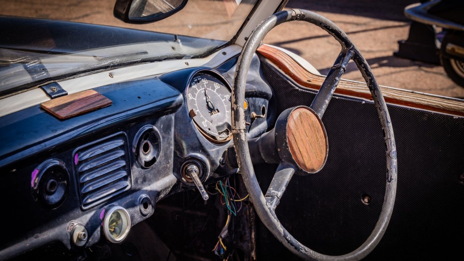 14. Amos Neyhart met des adolescents au volant