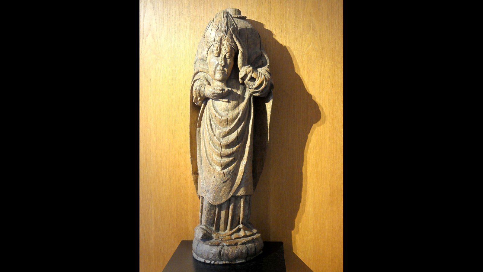 2. Saint Denis a prononcé un sermon en tenant sa propre tête dans ses mains