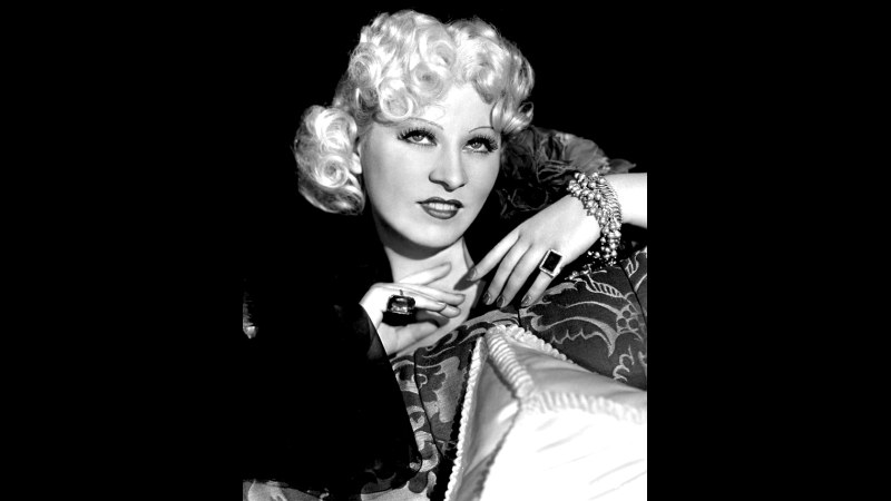 9. Le mariage de Mae West, contracté alors qu'elle était adolescente, a été révélé 24 ans plus tard