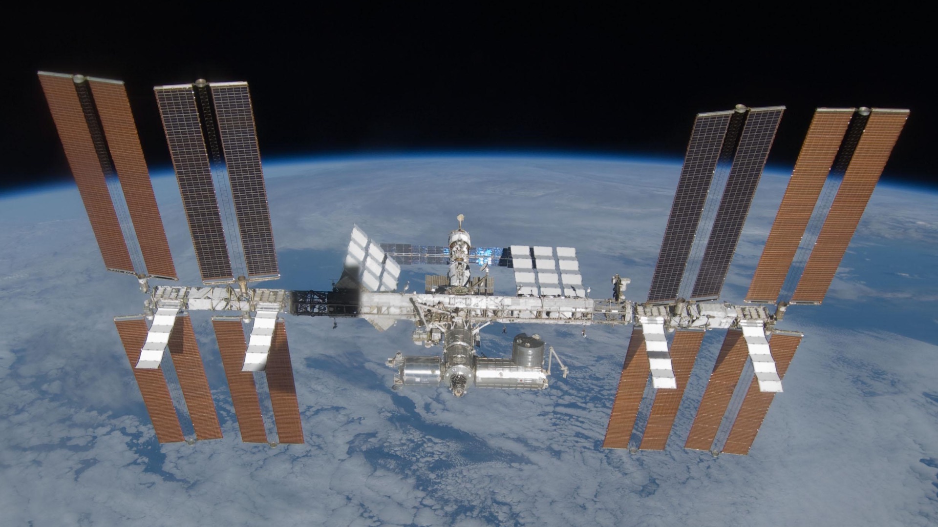 16. La Station spatiale internationale devient une base d'attache
