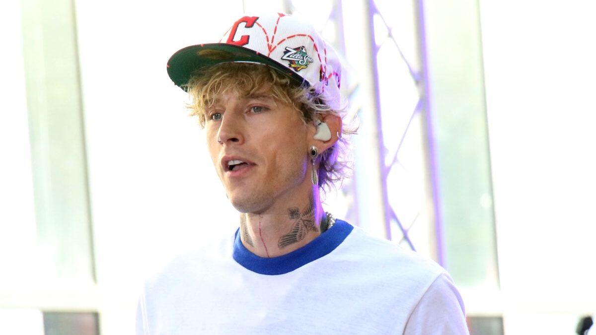 Machine Gun Kelly explose après la publication d’un faux message sur Megan Fox