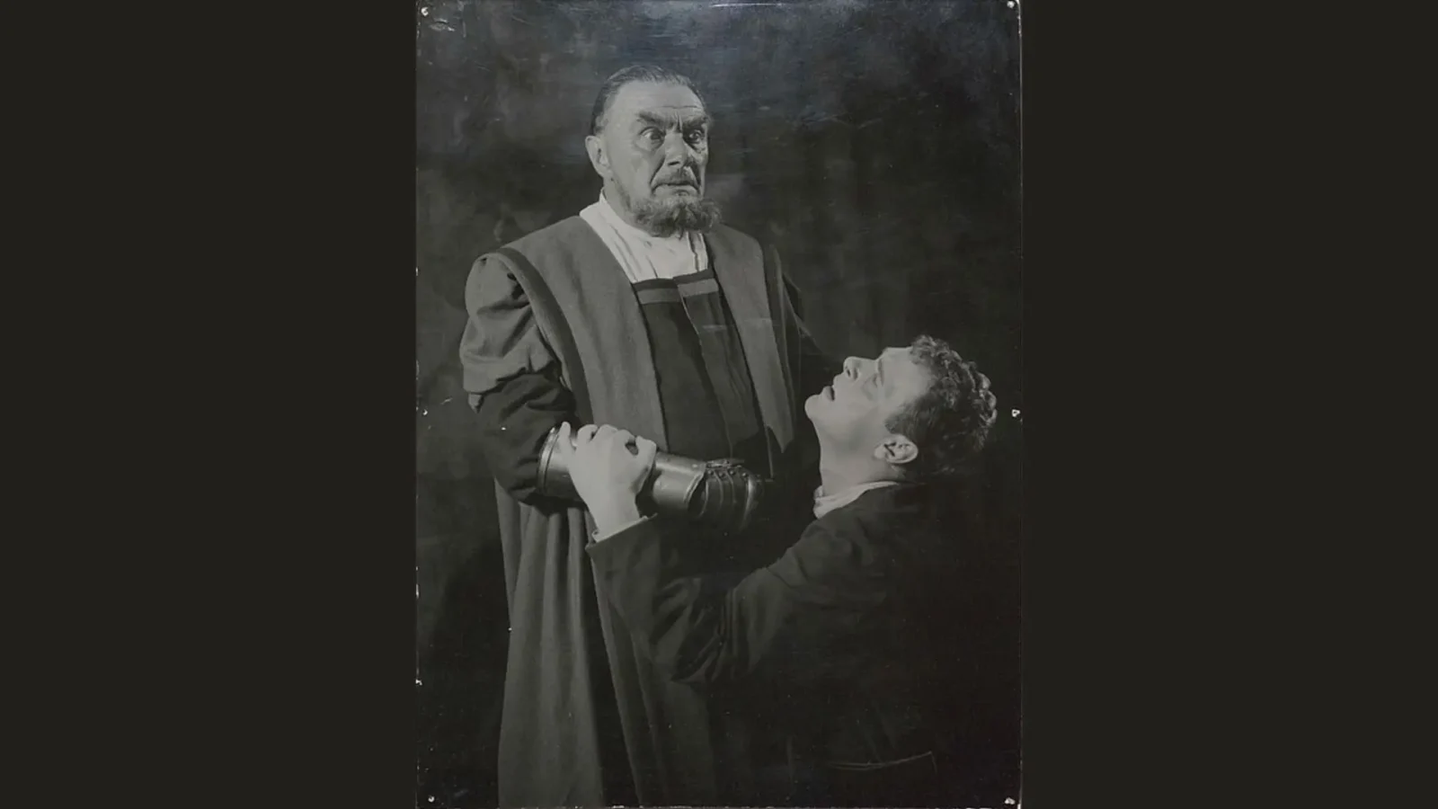 19. Un écrivain célèbre a adapté sa vie au théâtre