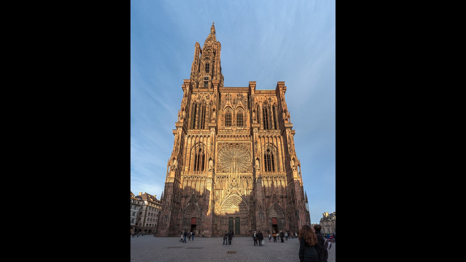 18. À Strasbourg, il n'y a qu'une seule tour parce que les fonds ont été épuisés
