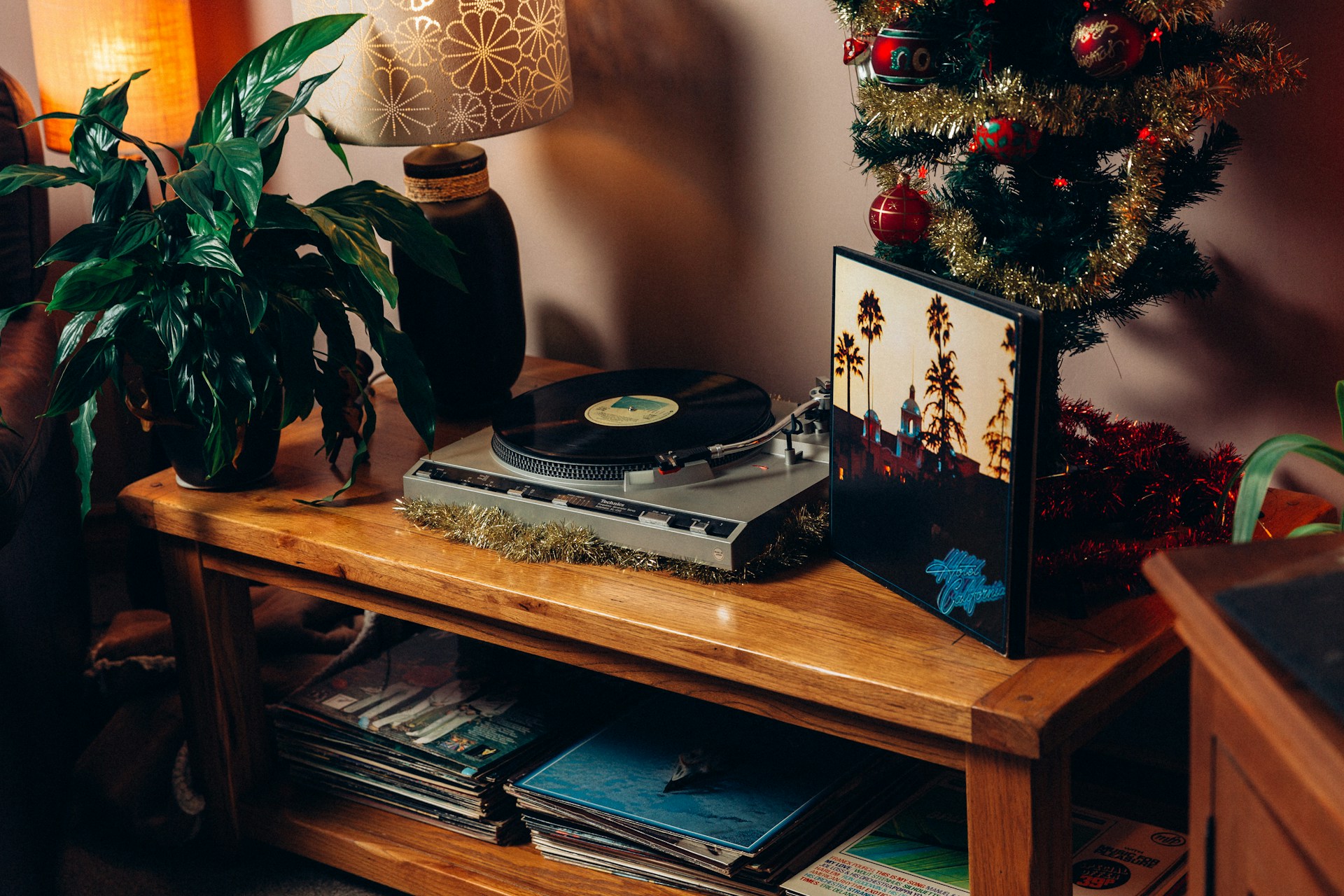 <strong>3. A vintage record player</strong>
