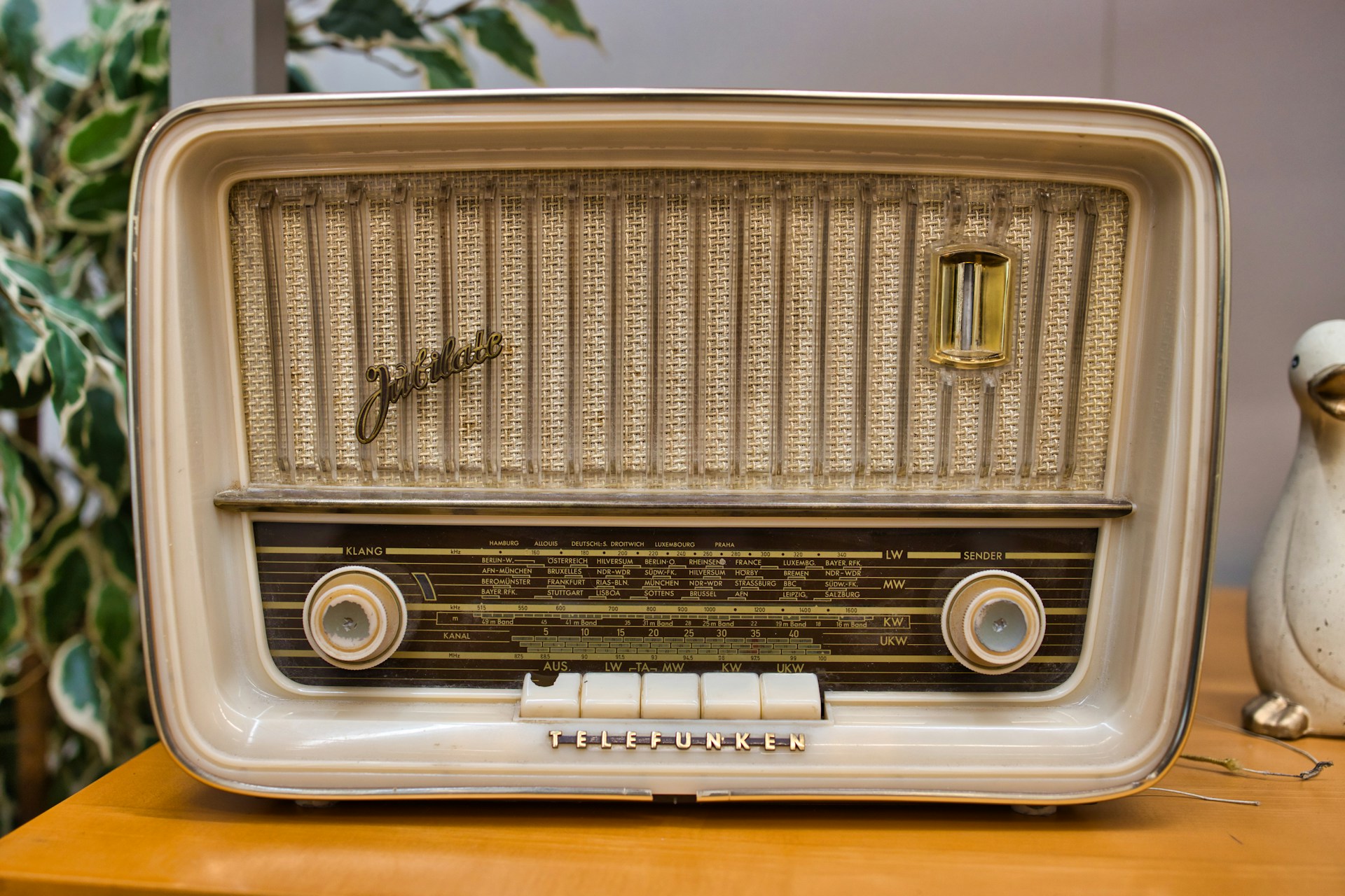 <strong>9. A radio from the 1950s</strong>