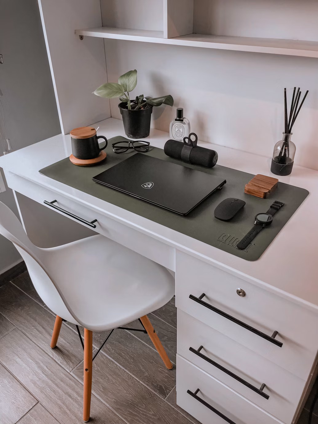 Mouse gray