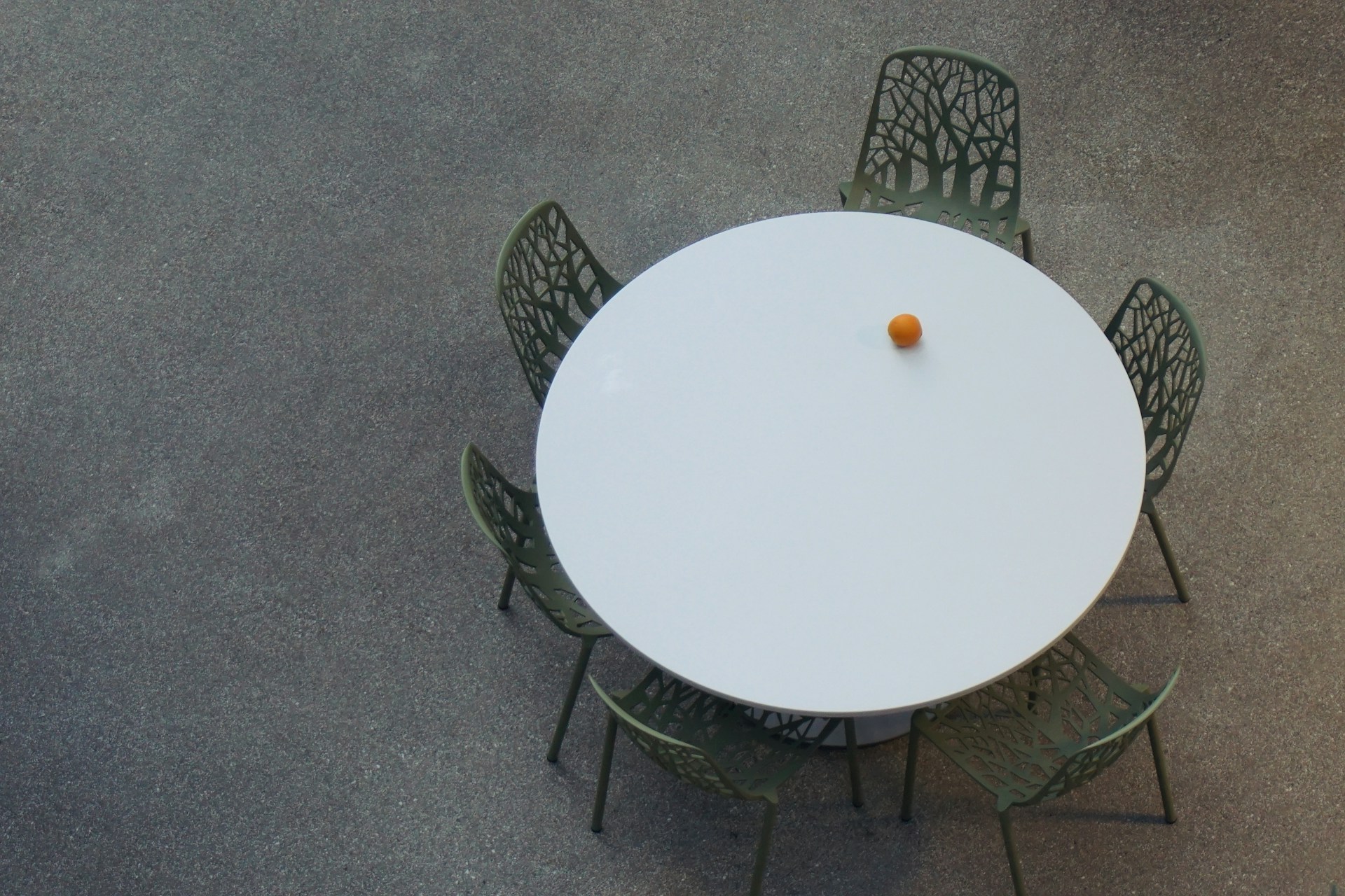2. The round kitchen table