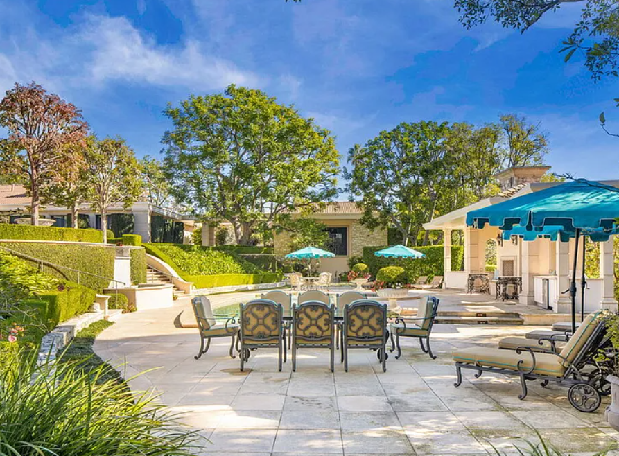 Outdoor dining area