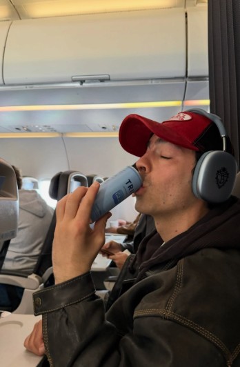 Joe Jonas on a plane to Italy