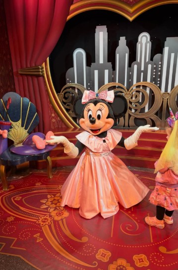 Step into the world of Minnie Mouse