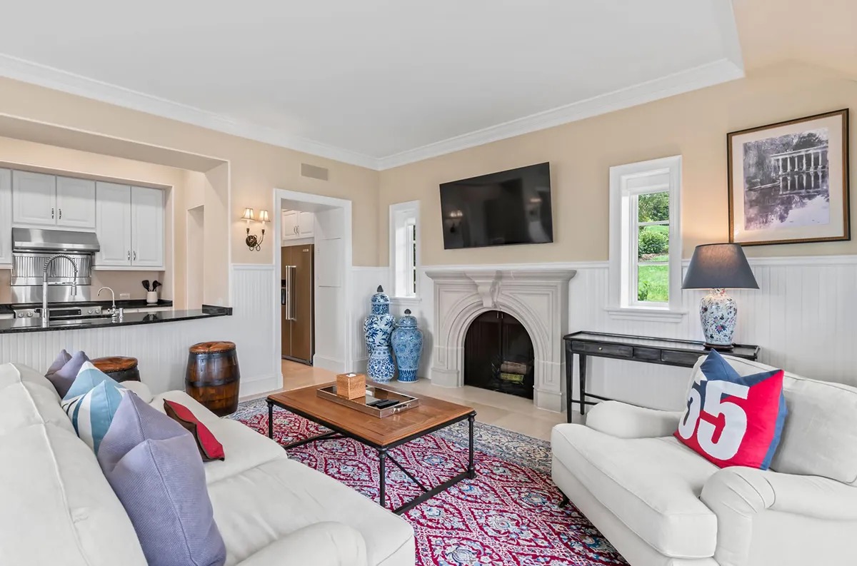 The guest house lounge